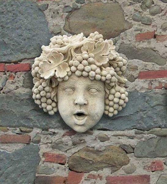 Maschere in cemento bianco per arredo giardino