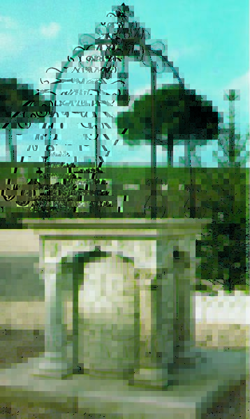Pozzi in cemento bianco per arredo giardino