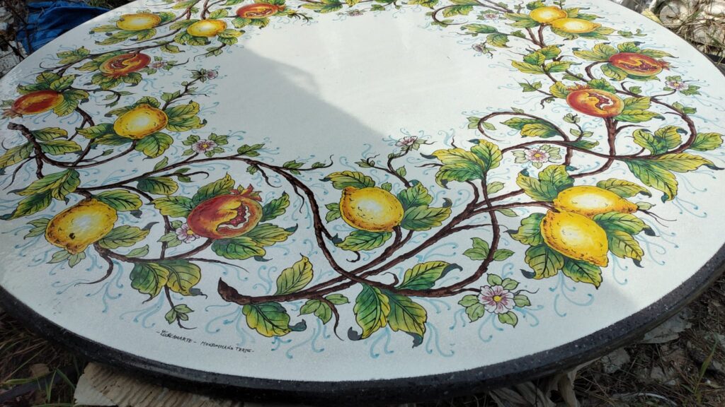 Tavoli in pietra lavica per arredo giardino
