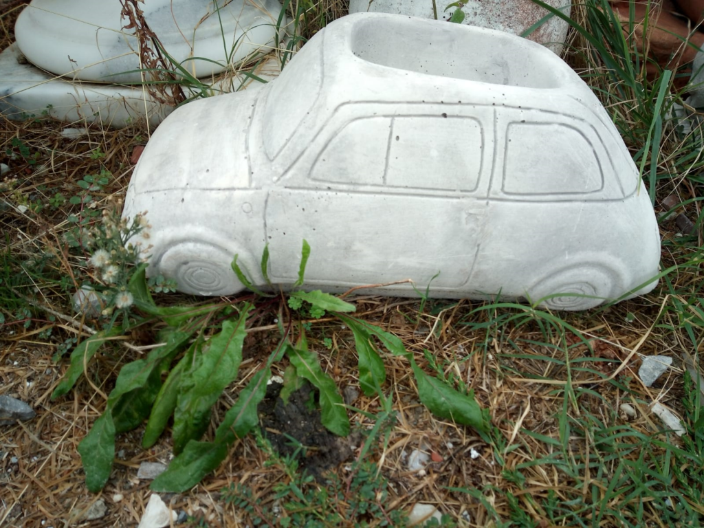 Varie in cemento bianco per arredo giardino