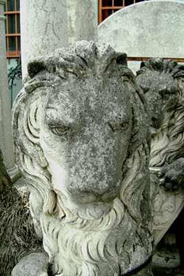 Scultura in Pietra Calcarea Leone con Stemma DX da giardino, Anpc01dx