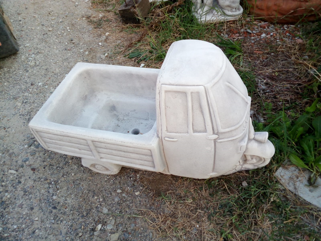 Ape Portafiori in cemento bianco da giardino Va14