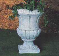 Vaso a Calice Baccellato con fusto allungato in Cemento Bianco VS096