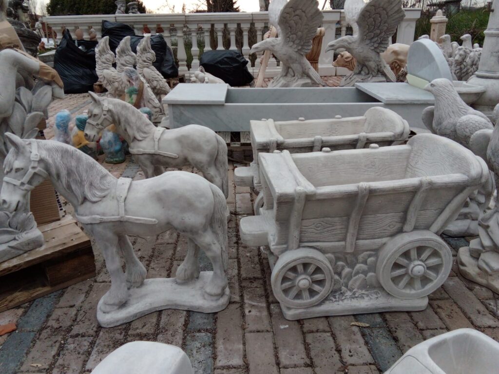 Carretto con Cavallo in Cemento Bianco Va15
