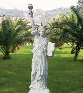 Statua della libertà in cemento bianco per arredo da giardino Tuscanarte